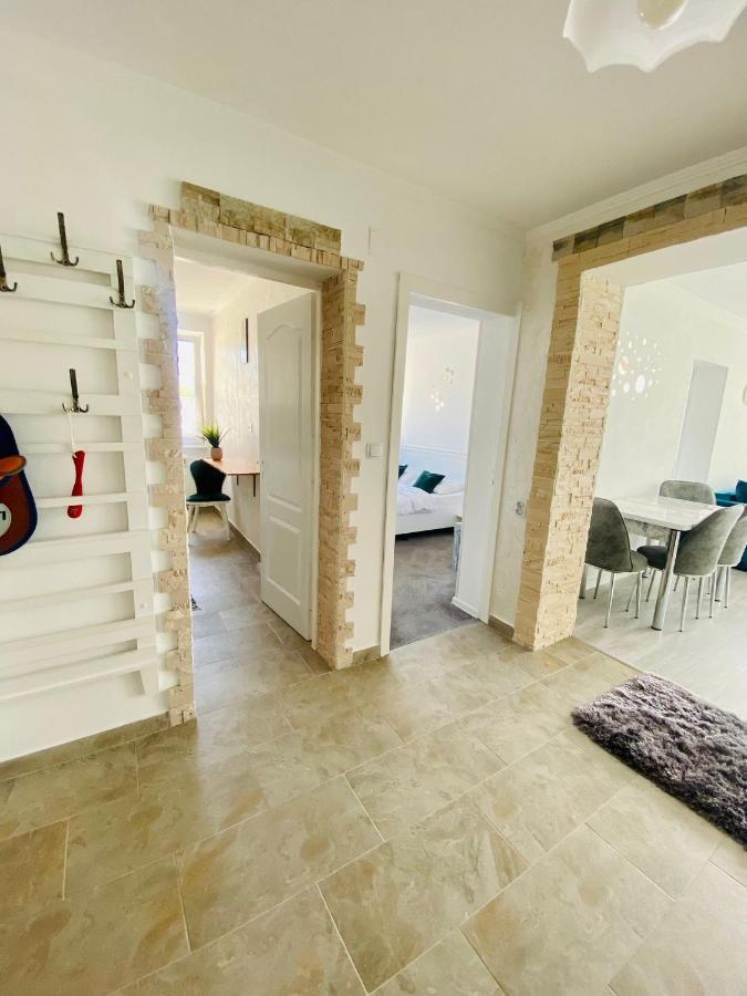 Apartament Tiron In Centru Orasului Gura Humorului Esterno foto