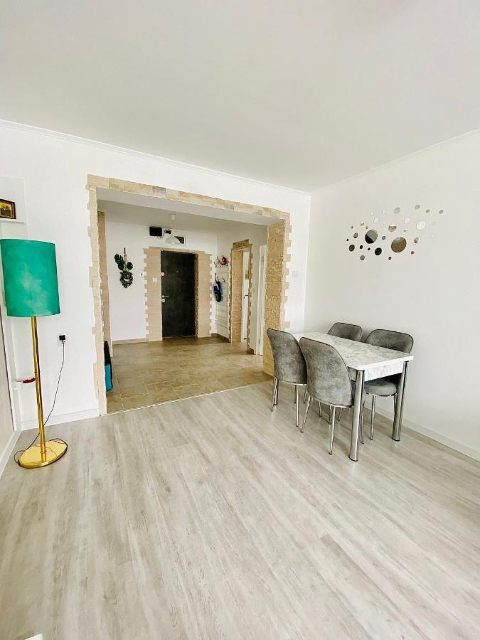 Apartament Tiron In Centru Orasului Gura Humorului Esterno foto